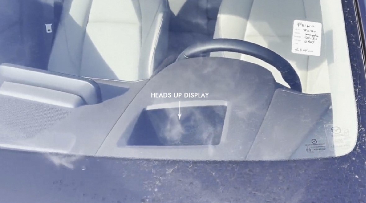 Heads up display shows miles per hour on windshield